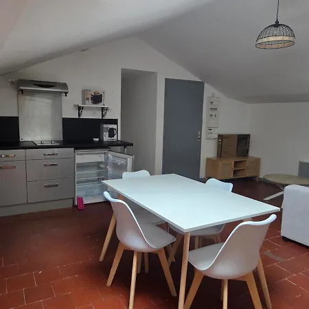 Pour 4 Personnes Apartament